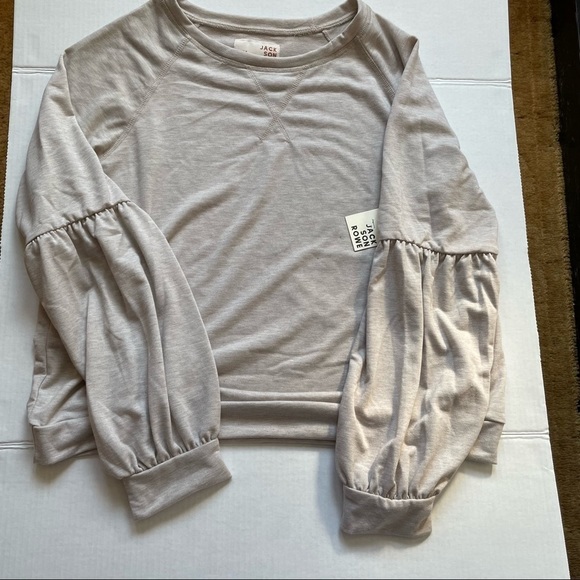 jackson Rowe lantern sleeve top.. - Picture 2 of 7